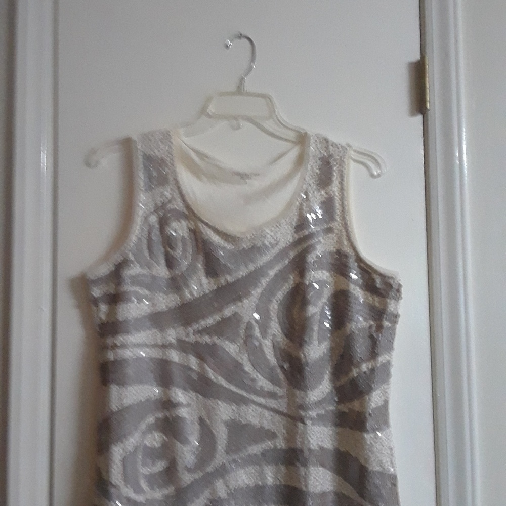 Ladies sleeveless cream and tan top